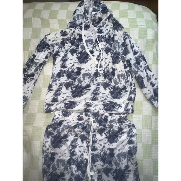 Women’s Tie-Dye lounge Set size xl - Picture 2 of 3